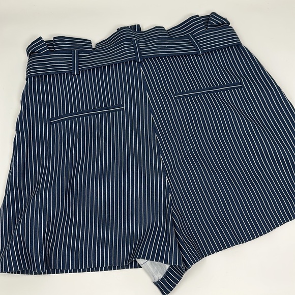 ALICE + OLIVIA Laurine belted striped linen-blend shorts - Picture 10 of 12